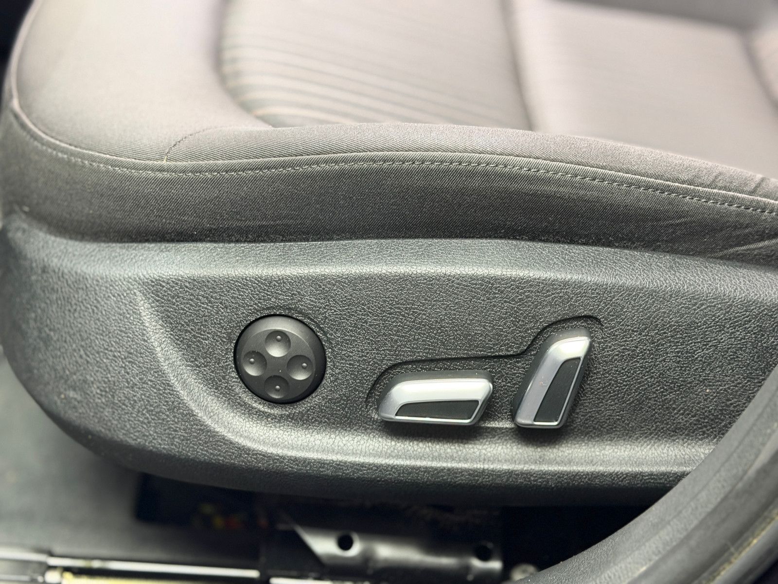 Fahrzeugabbildung Audi A4 Avant 3.0 TDI quattro|BANG&OLUFSEN|1.HAND
