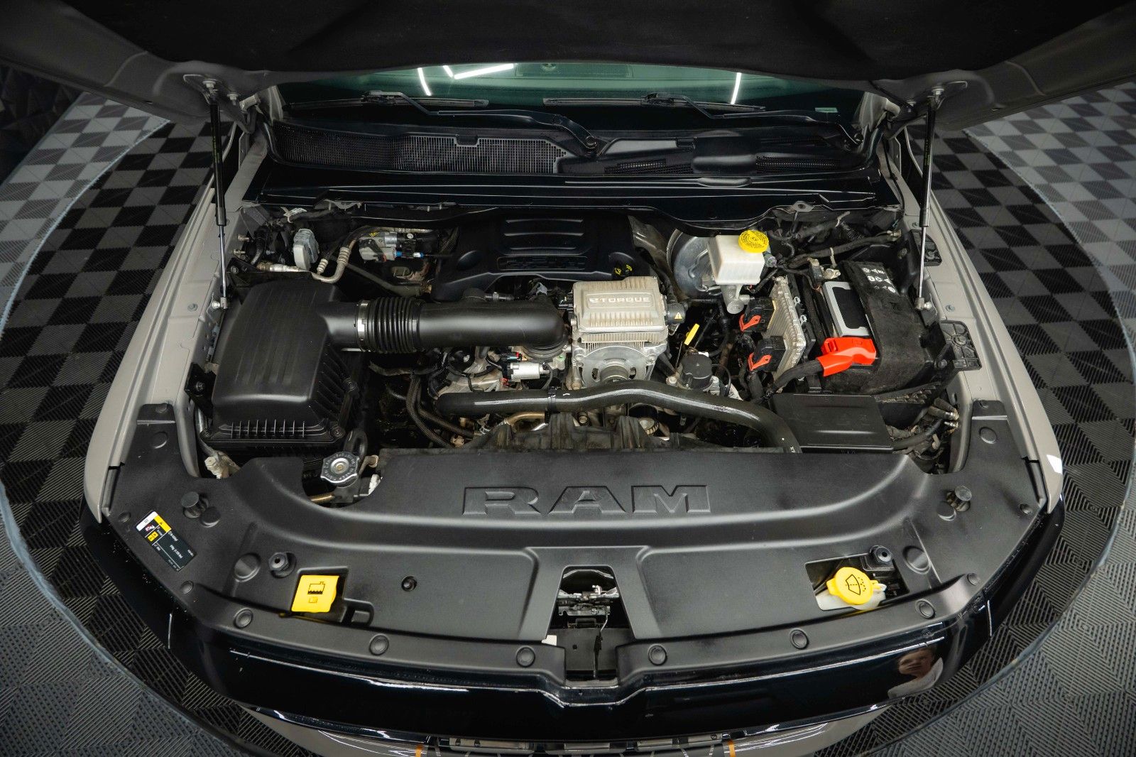 Fahrzeugabbildung Dodge RAM 5.7 V8 HEMI 4x4 OFFROAD Night PUNISHER 19%