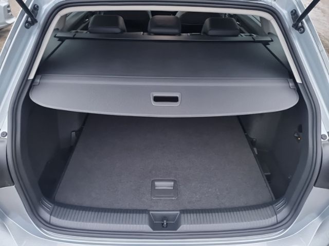Fahrzeugabbildung Volkswagen Golf VIII Variant 2.0 TDI GOAL KAMERA NAVI LED S