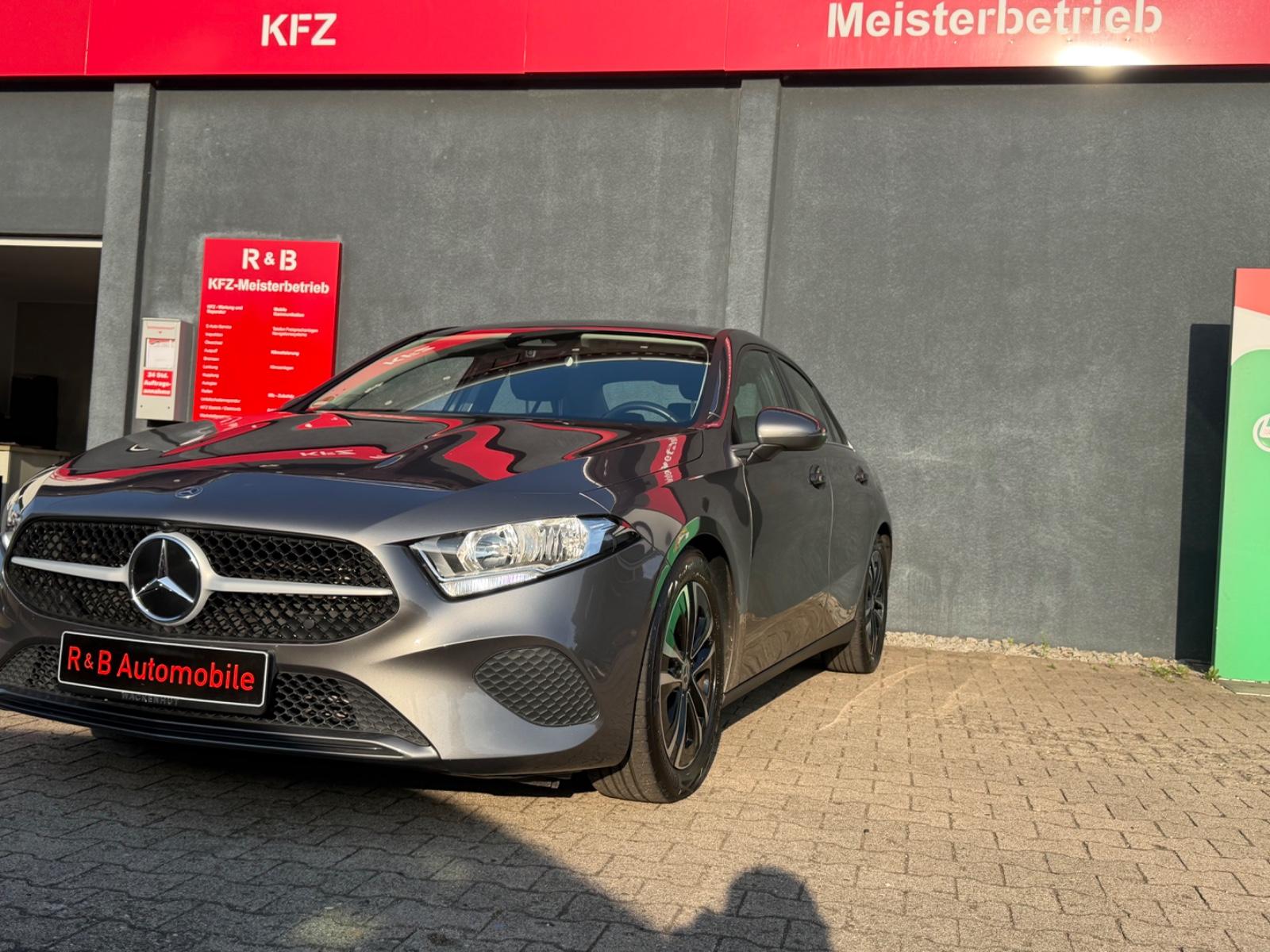 Mercedes-Benz A 200 A Limousine*RFK*Navi*APP*ACC*1xHand*