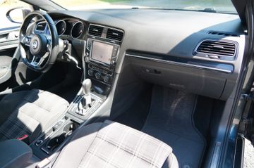 Volkswagen Golf - 11