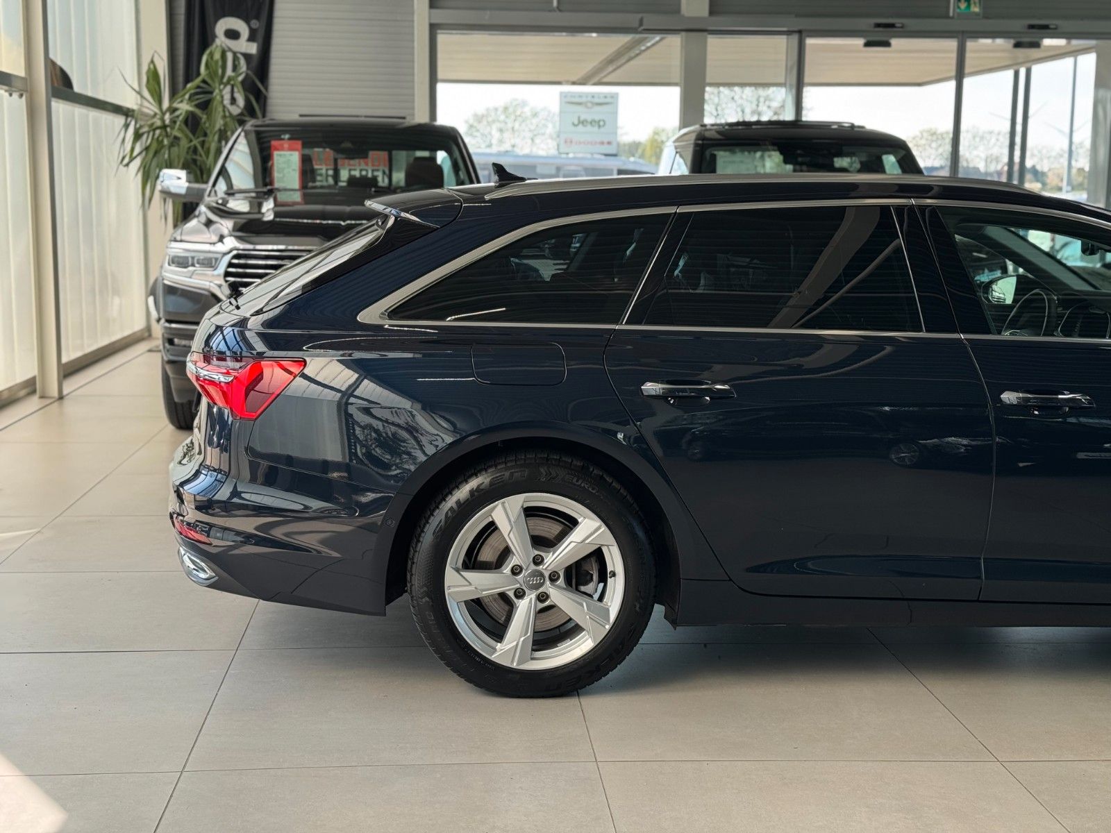 Fahrzeugabbildung Audi A6 Avant 45 TFSI design Business+Assistenz-Paket