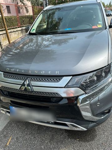 Mitsubishi Outlander 2.0 AT, 4WD Diamant+ ...