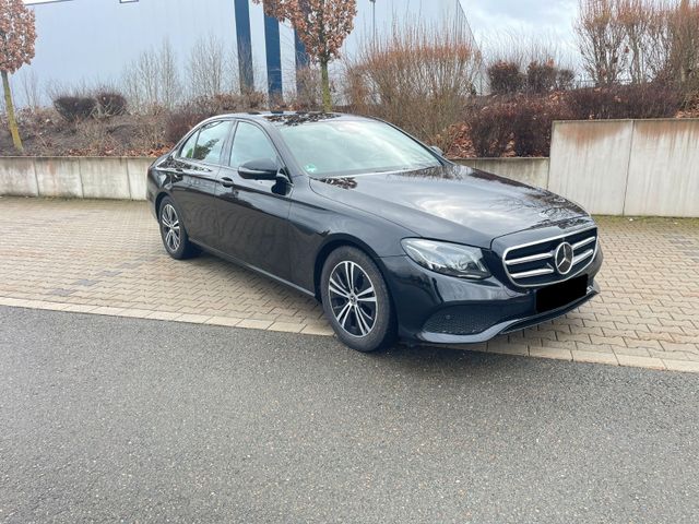 Mercedes-Benz E220d Autom.WIDESCREEN*PANO*DISTRO*HUD*360°