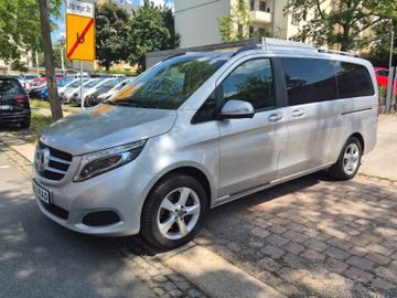Mercedes V 220 - 1