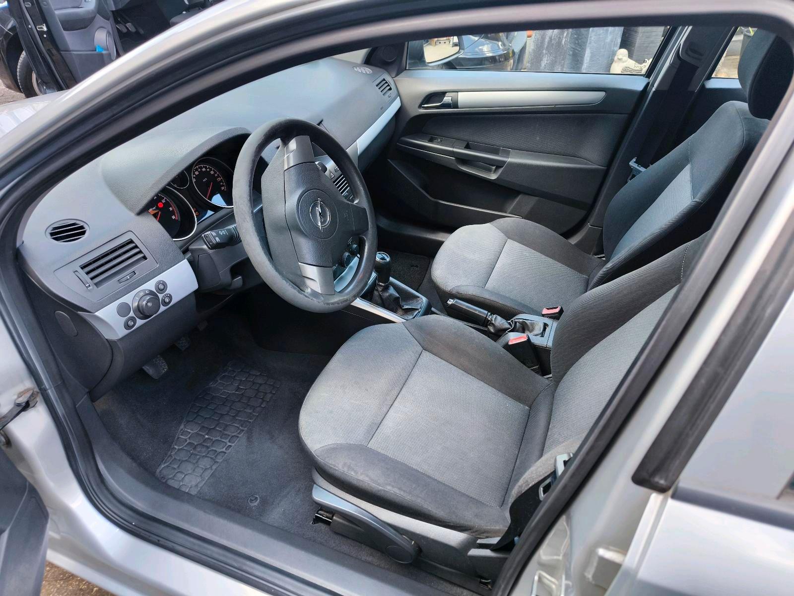 Opel Astra 2006 — photo 9