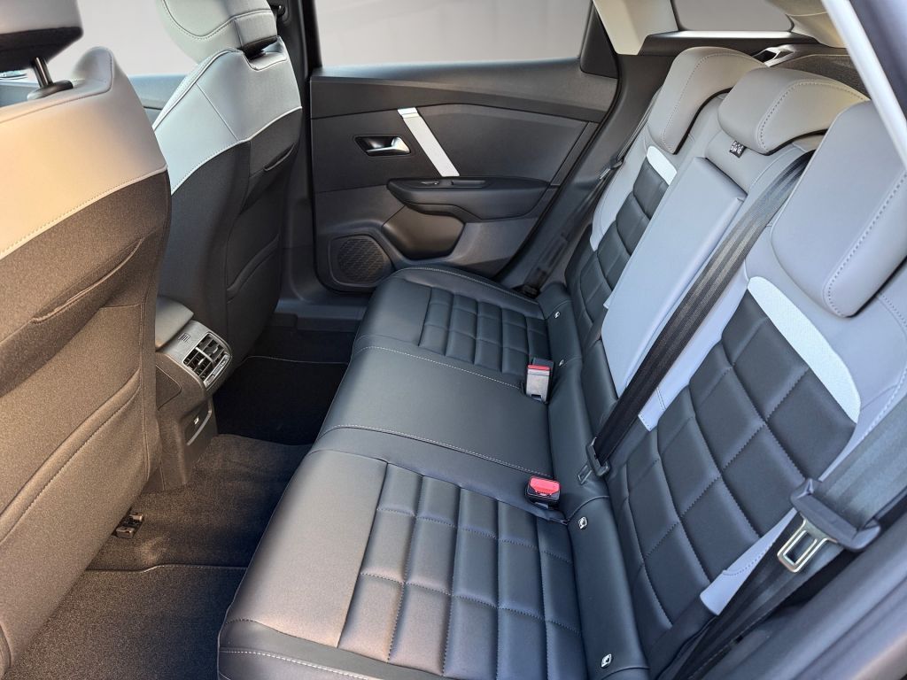 Fahrzeugabbildung Citroën C4 Hybrid 145 MAX - Schiebedach*Winter Paket