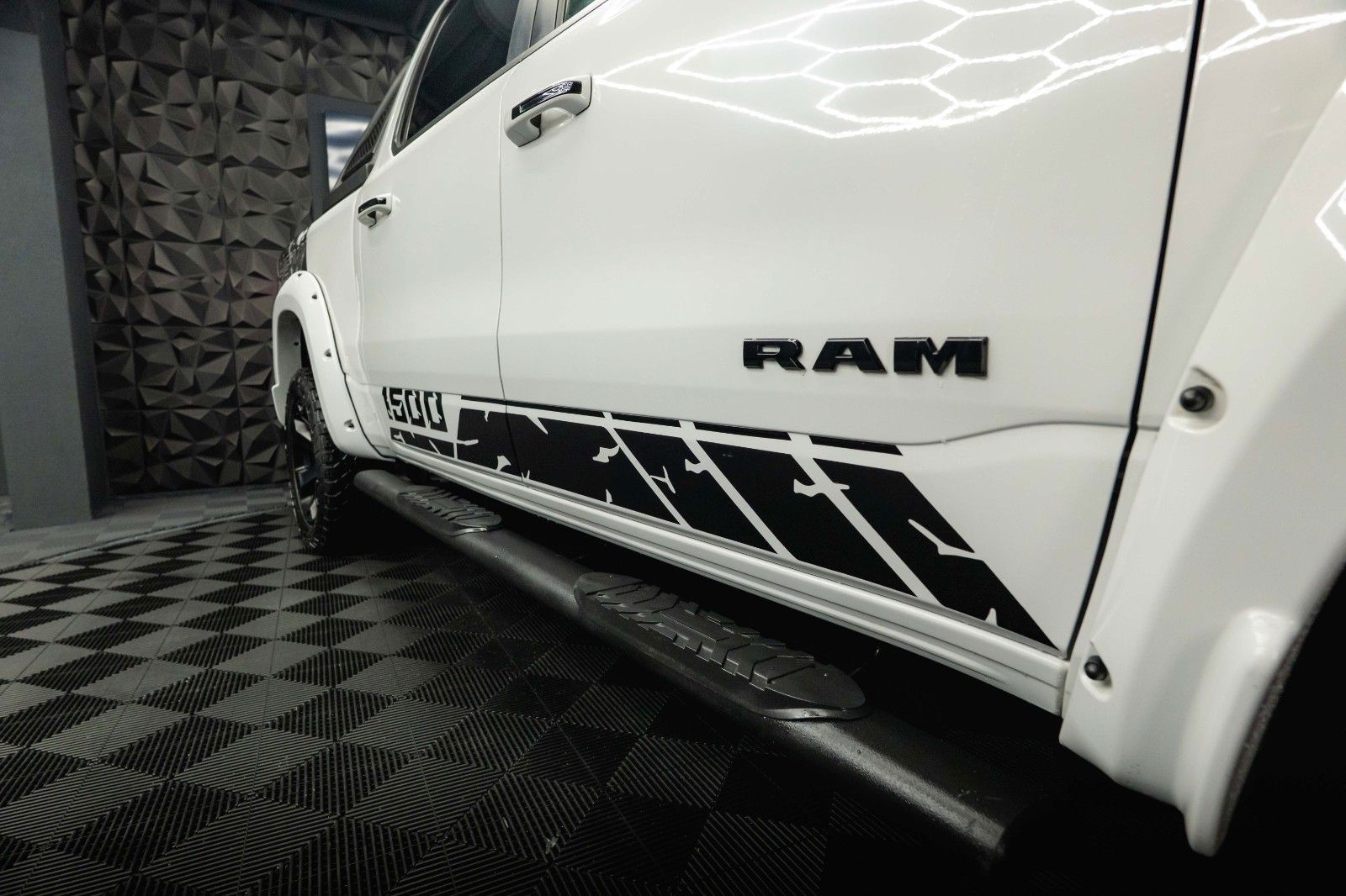 Fahrzeugabbildung Dodge RAM 5.7 V8 HEMI 4x4 OFFROAD Night-Paket *GEN 5*