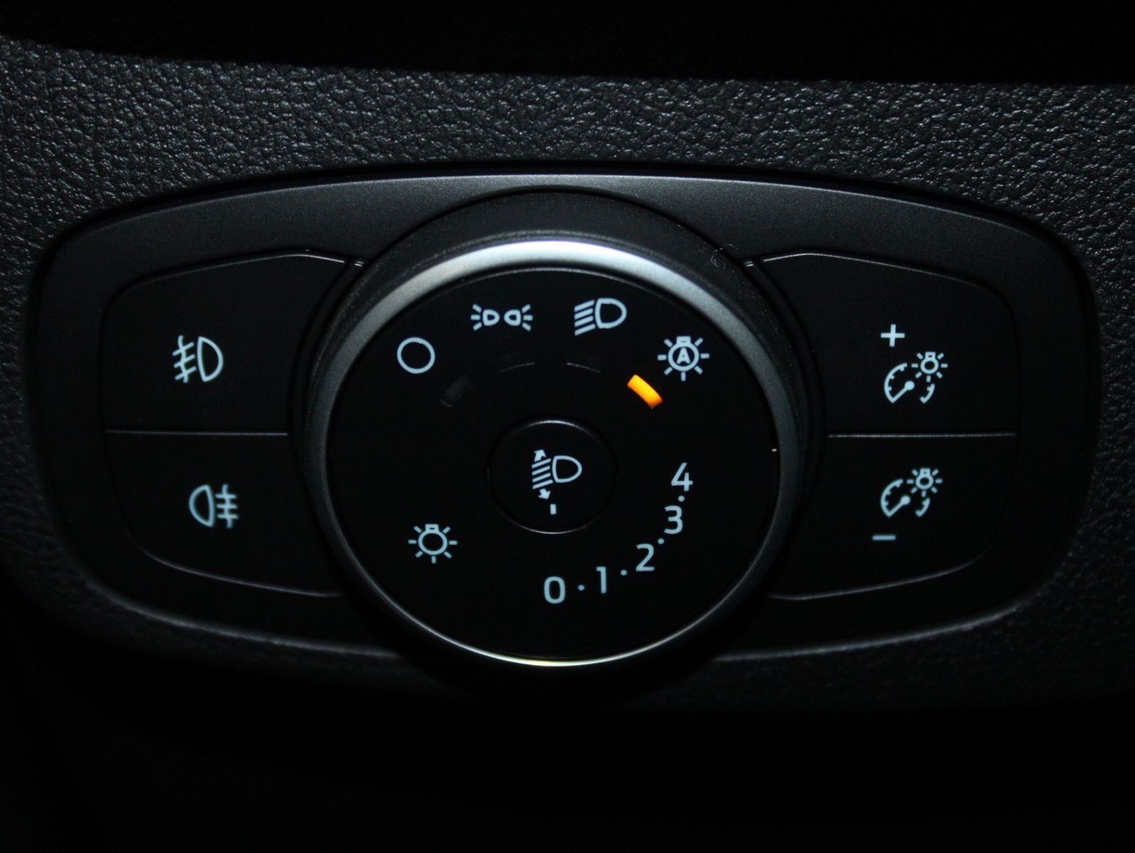 Fahrzeugabbildung Ford Focus Active Turnier LED NAVI WinterPaket uvm.