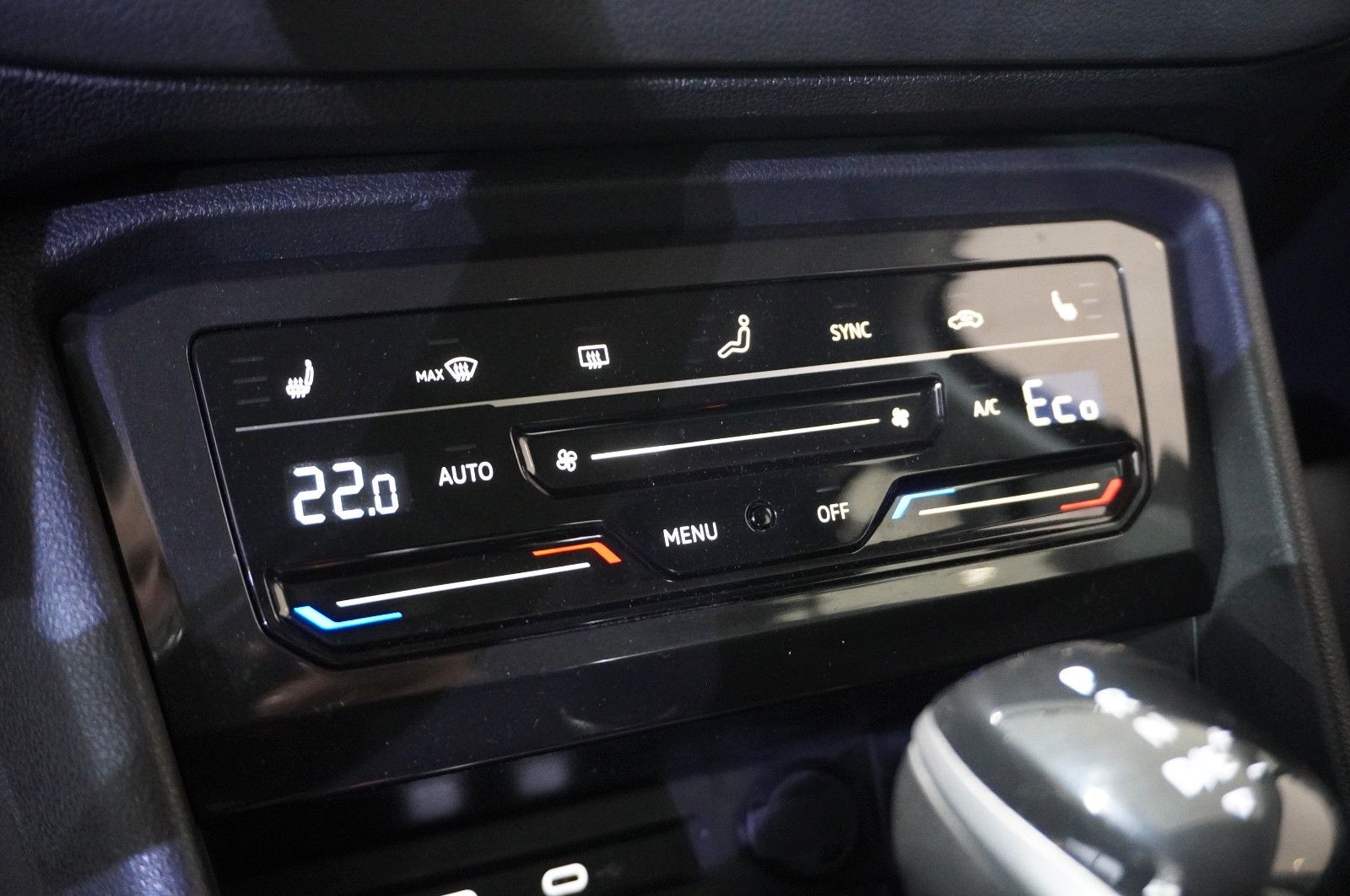 Fahrzeugabbildung Volkswagen Tiguan Life 1.4 e-HYBRID NAVI/LED/KAMERA/SH/VIRT