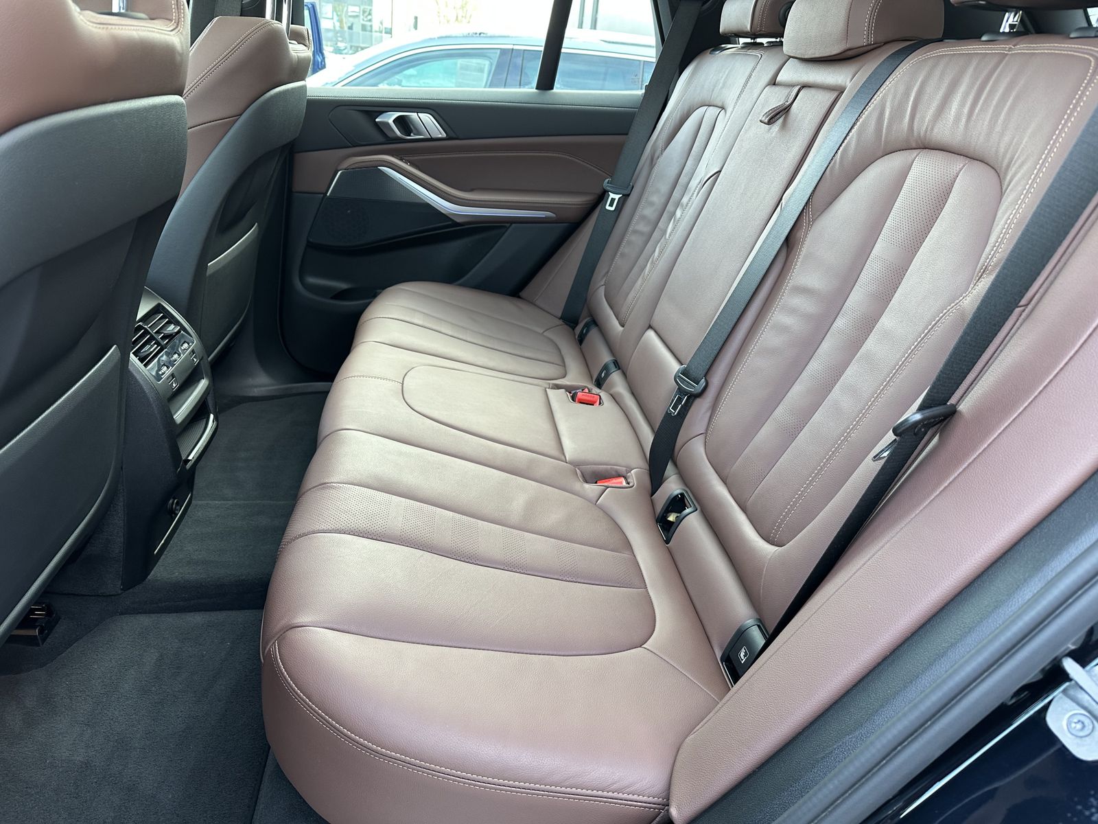 Fahrzeugabbildung BMW X5 M50i NAV+LASER+AHK+HEAD-UP+PANO+360°+ACC+21ZO