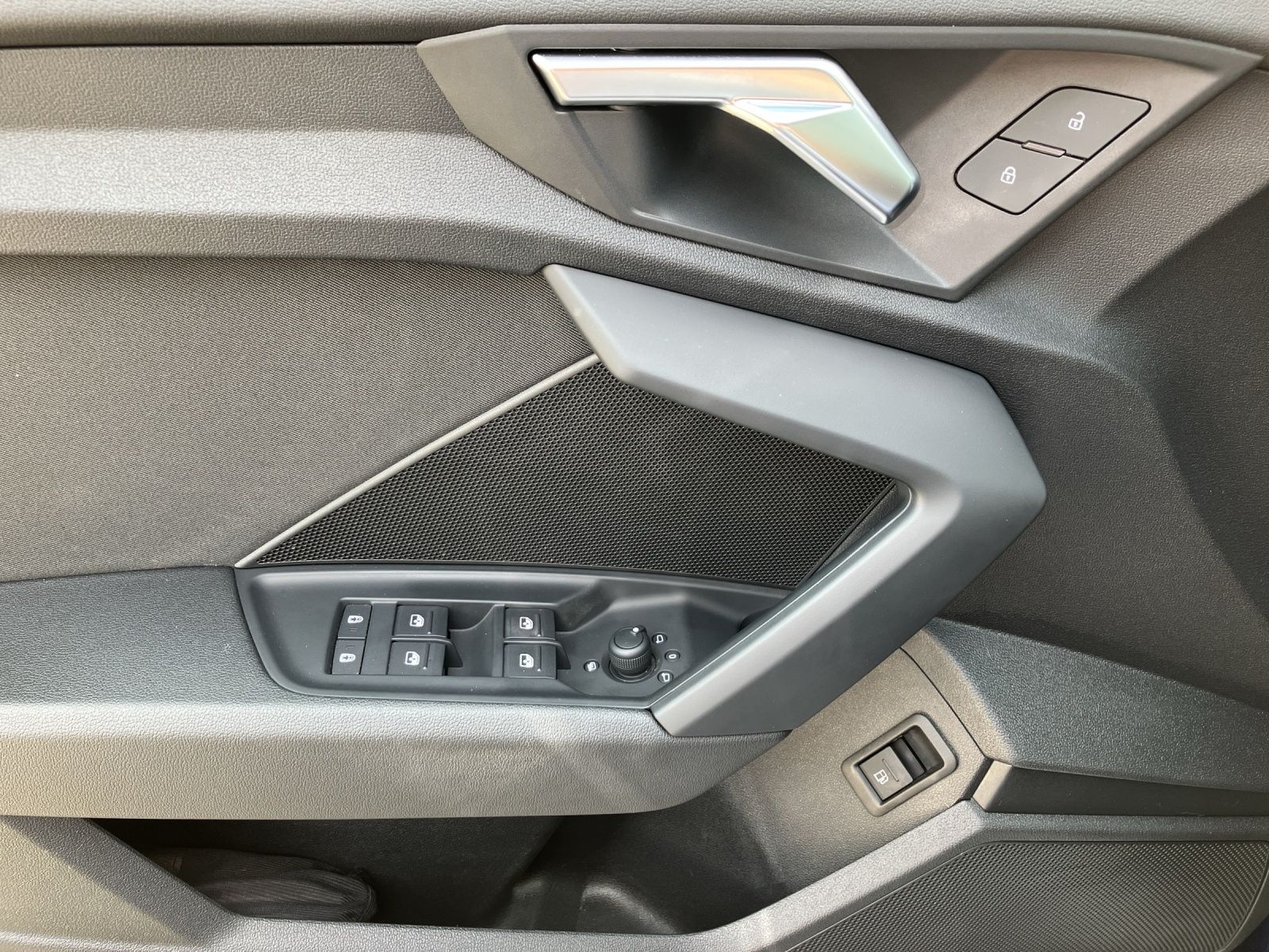 Fahrzeugabbildung Audi A3 Sportback 40 TFSI e S tronic LED DAB EPH SH N