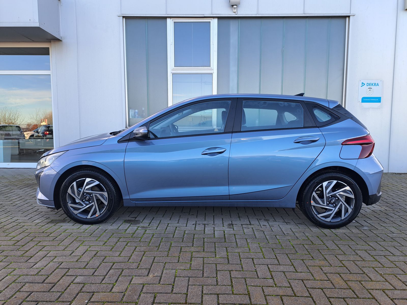 Fahrzeugabbildung Hyundai i20 1.2 NAVI ALU WINTERPAKET KAMERA KLIMA