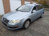 Volkswagen Passat 1.6 Variant Kombi, AHK u... - Volkswagen Passat mit Benzin-Antrieb: Kombi, 1.6