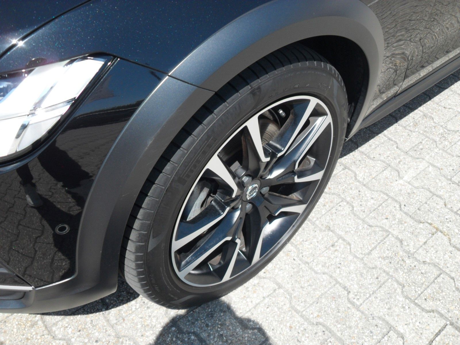 Fahrzeugabbildung Volvo V90 B4 Cross Country Plus AWD
