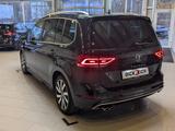 Volkswagen Touran 2.0 DSG R-Line High. Pano 7-Si IQ.Dri AHK - VW Touran 7-Sitzer