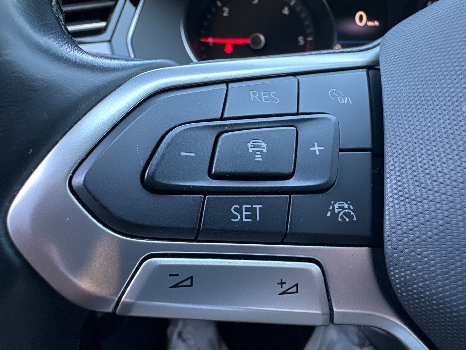 Fahrzeugabbildung Volkswagen Passat Variant 2.0 TDI DSG Business NAV+IQ-LIGHT
