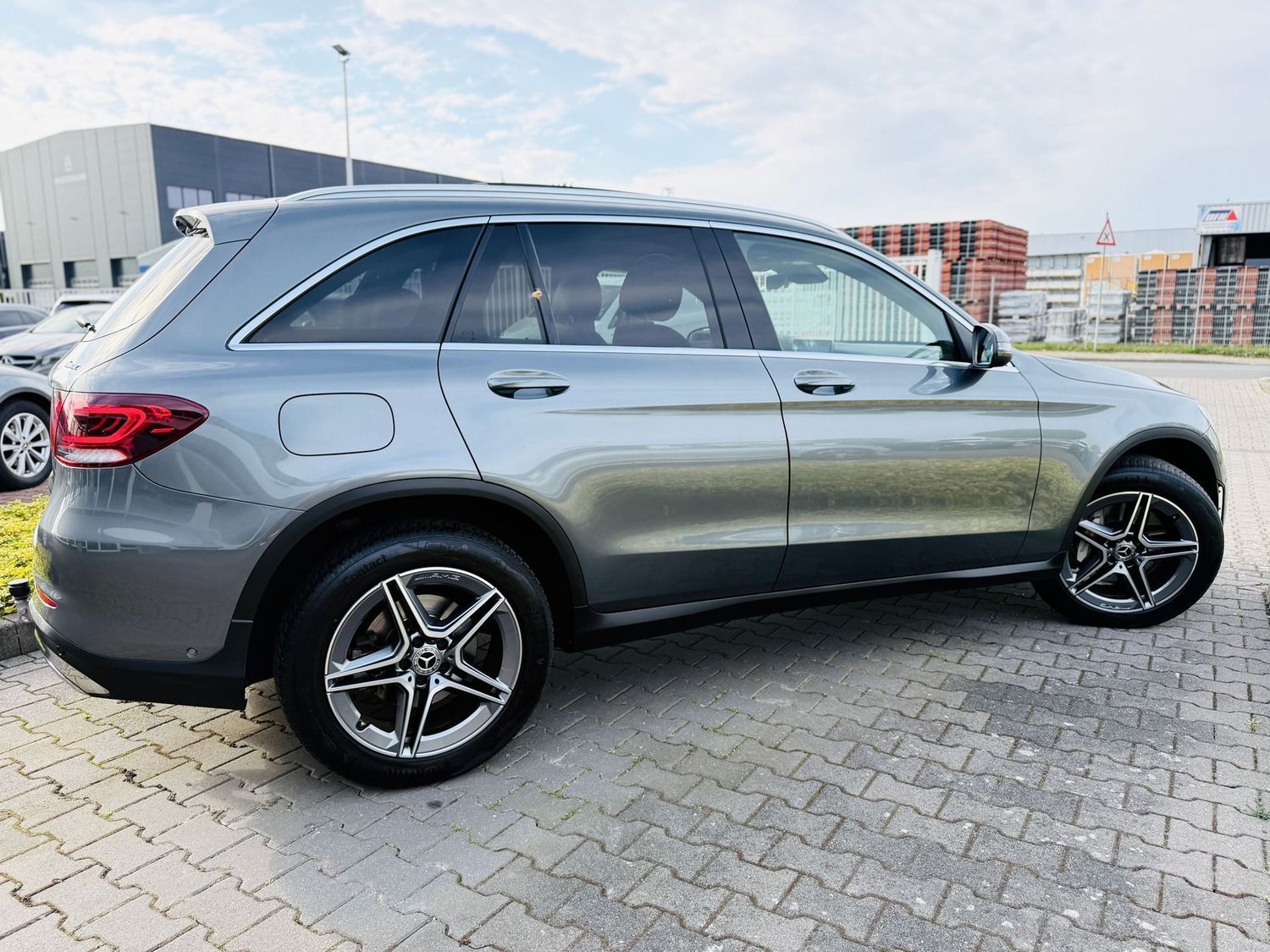 Fahrzeugabbildung Mercedes-Benz GLC 220 d 4M AMG, Panodach, AHK schw, PTS, RFK,
