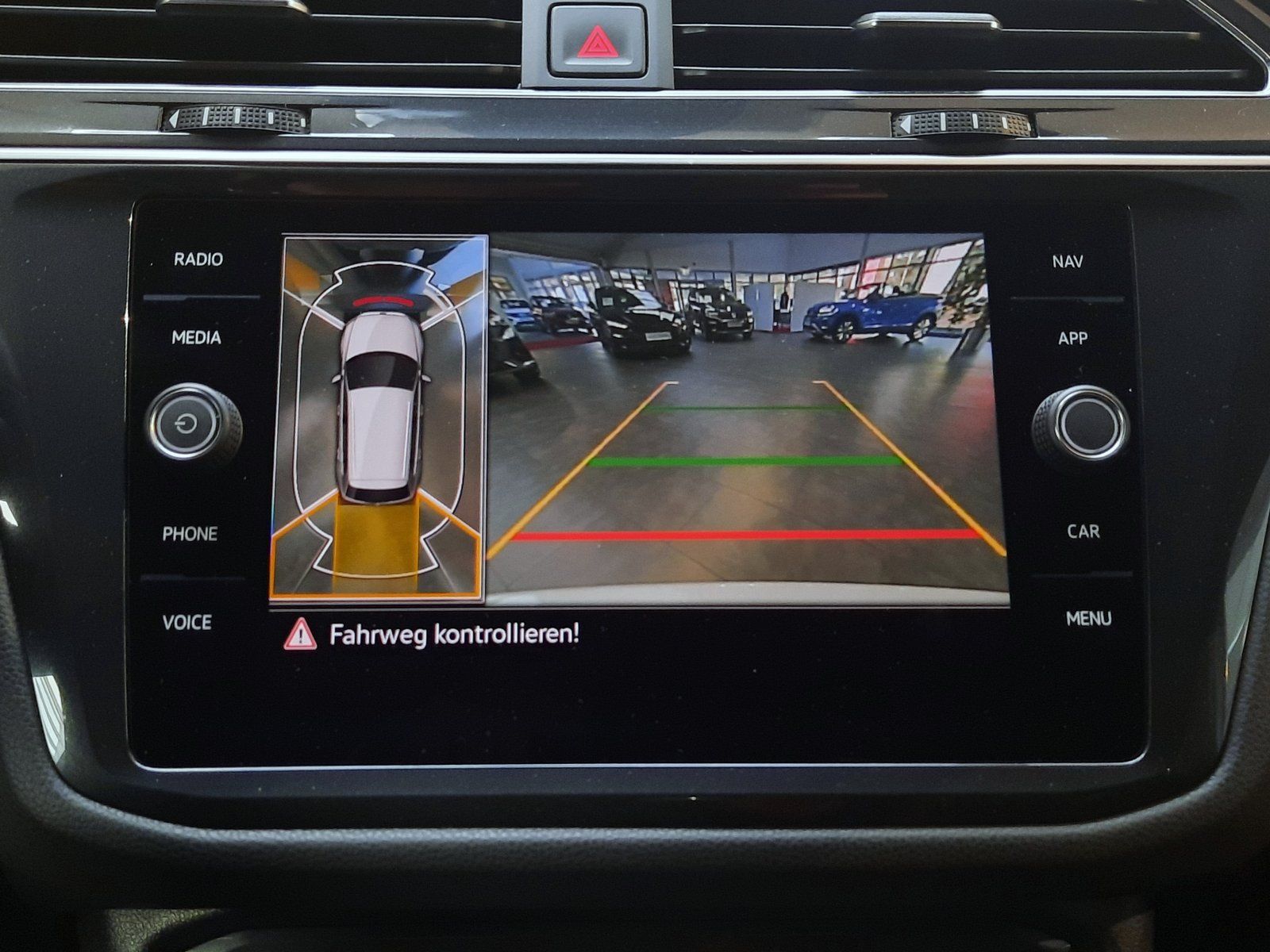 Fahrzeugabbildung Volkswagen Tiguan Allspace R-Line TDI 4M *Standhzg*Panodach
