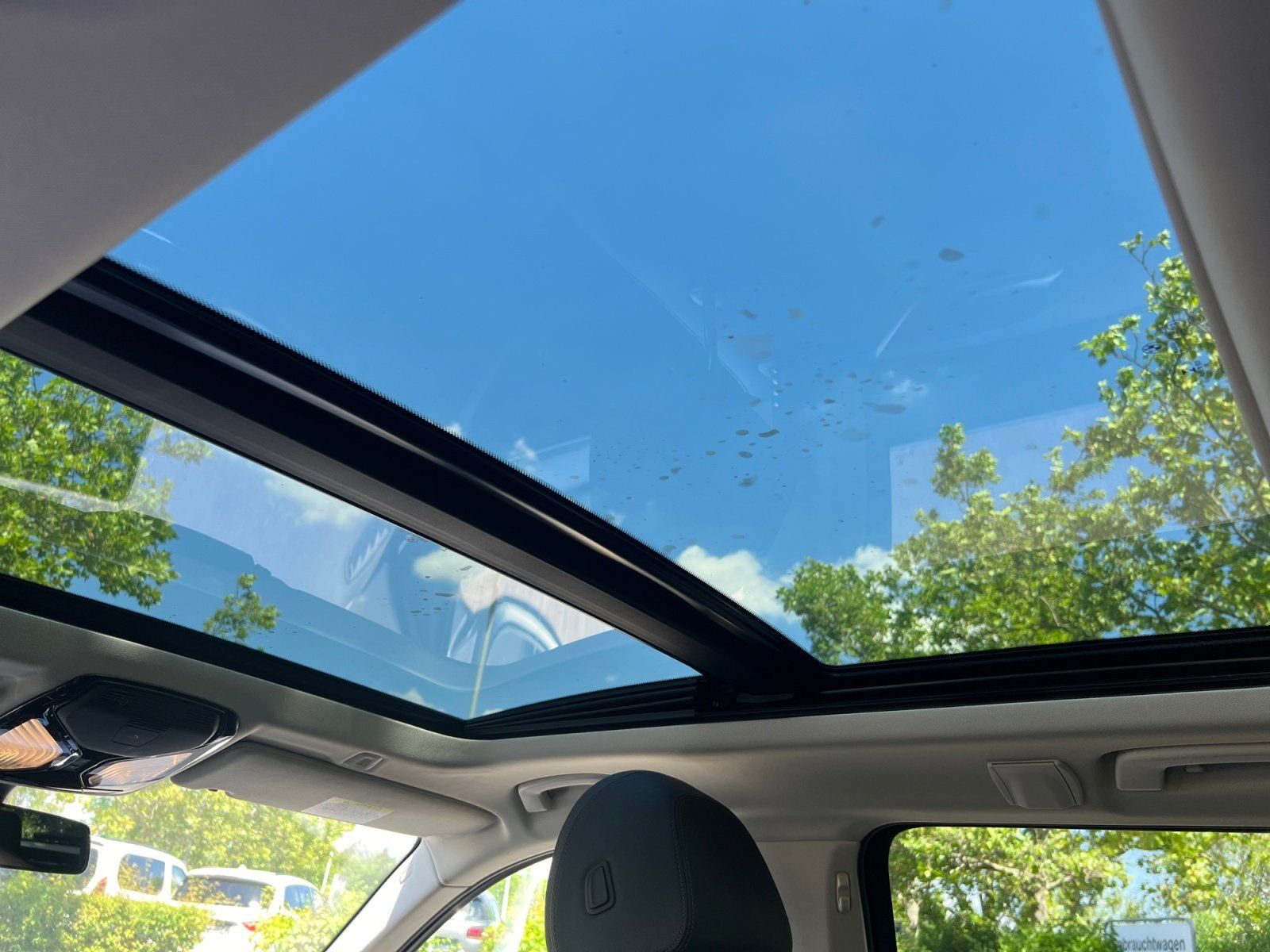 Fahrzeugabbildung BMW 520dA xDrive 3xKlima+Glasdach+LED+ParkAssist+AHK