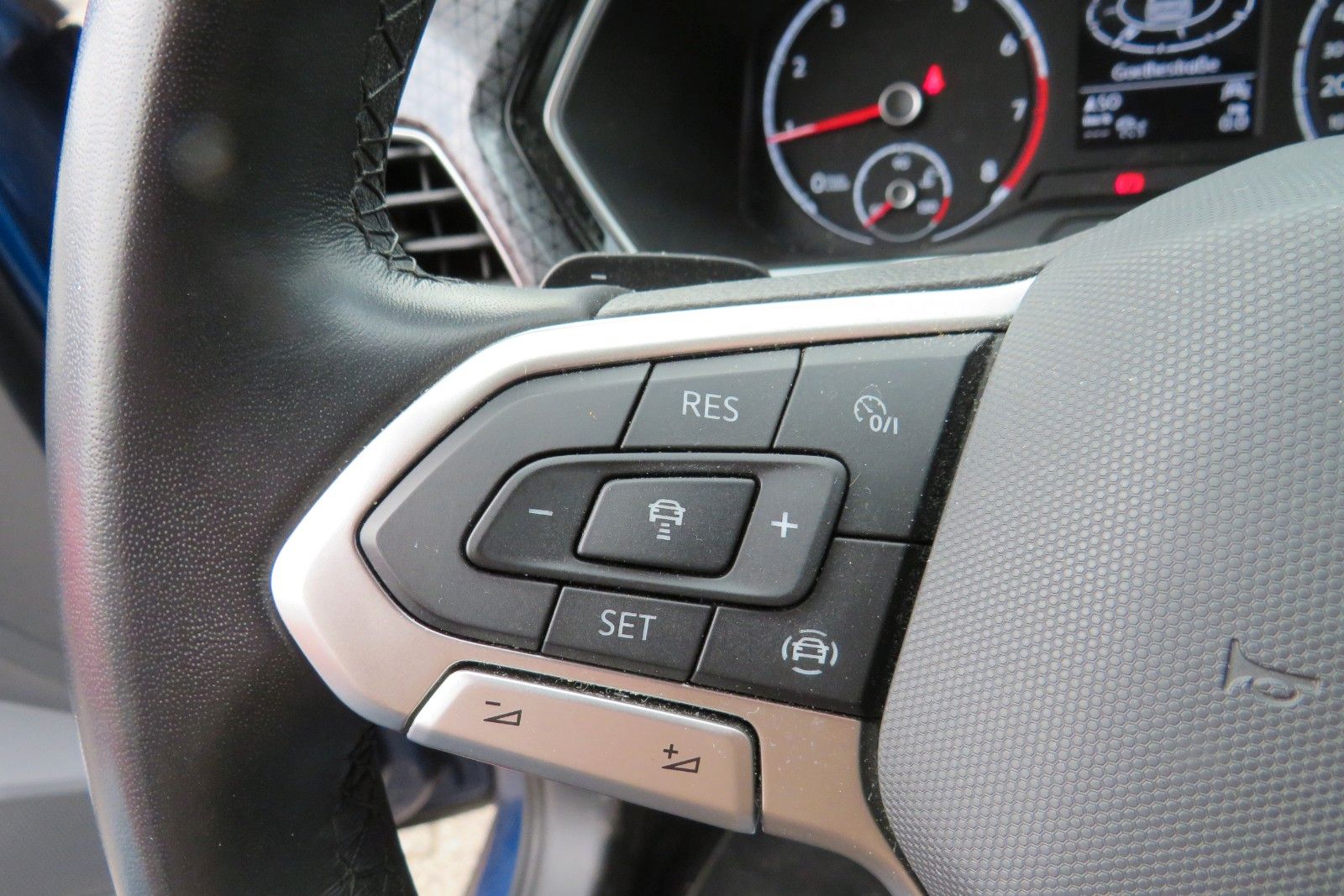 Fahrzeugabbildung Volkswagen T-Cross Highline DSG ACC NAVI AHK APP 1.HAND