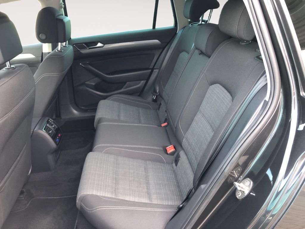 Fahrzeugabbildung Volkswagen Passat Variant 1.6 TDI SCR DSG Business Standhei