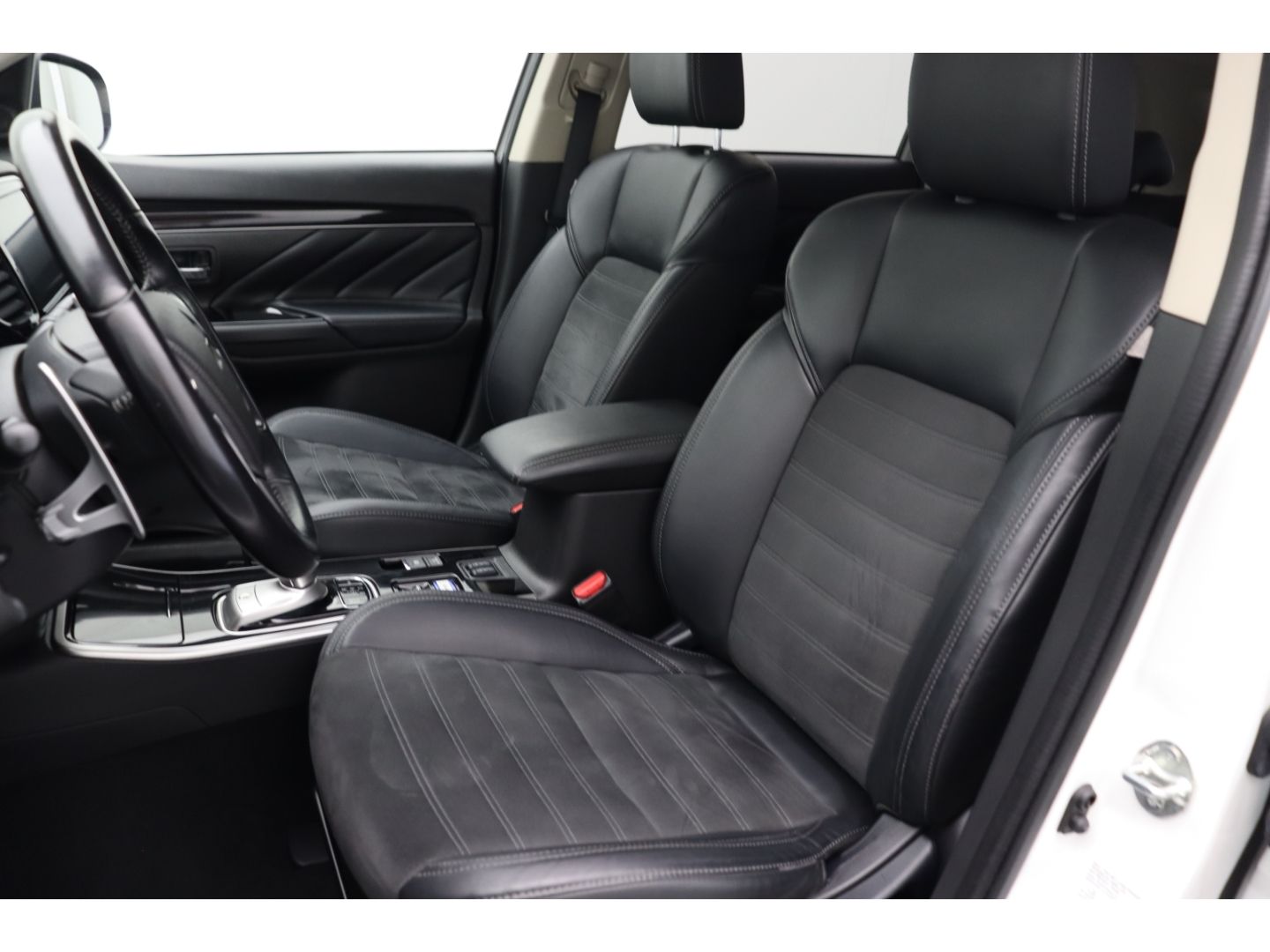 Fahrzeugabbildung Mitsubishi Plug-in Hybrid Outlander PHEV Basis 4WD Tempomat