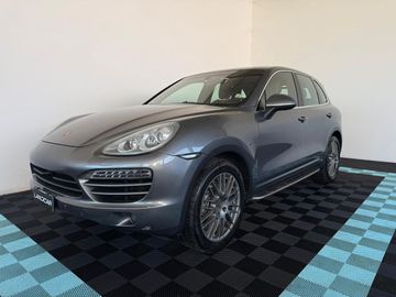 Porsche Cayenne - 1