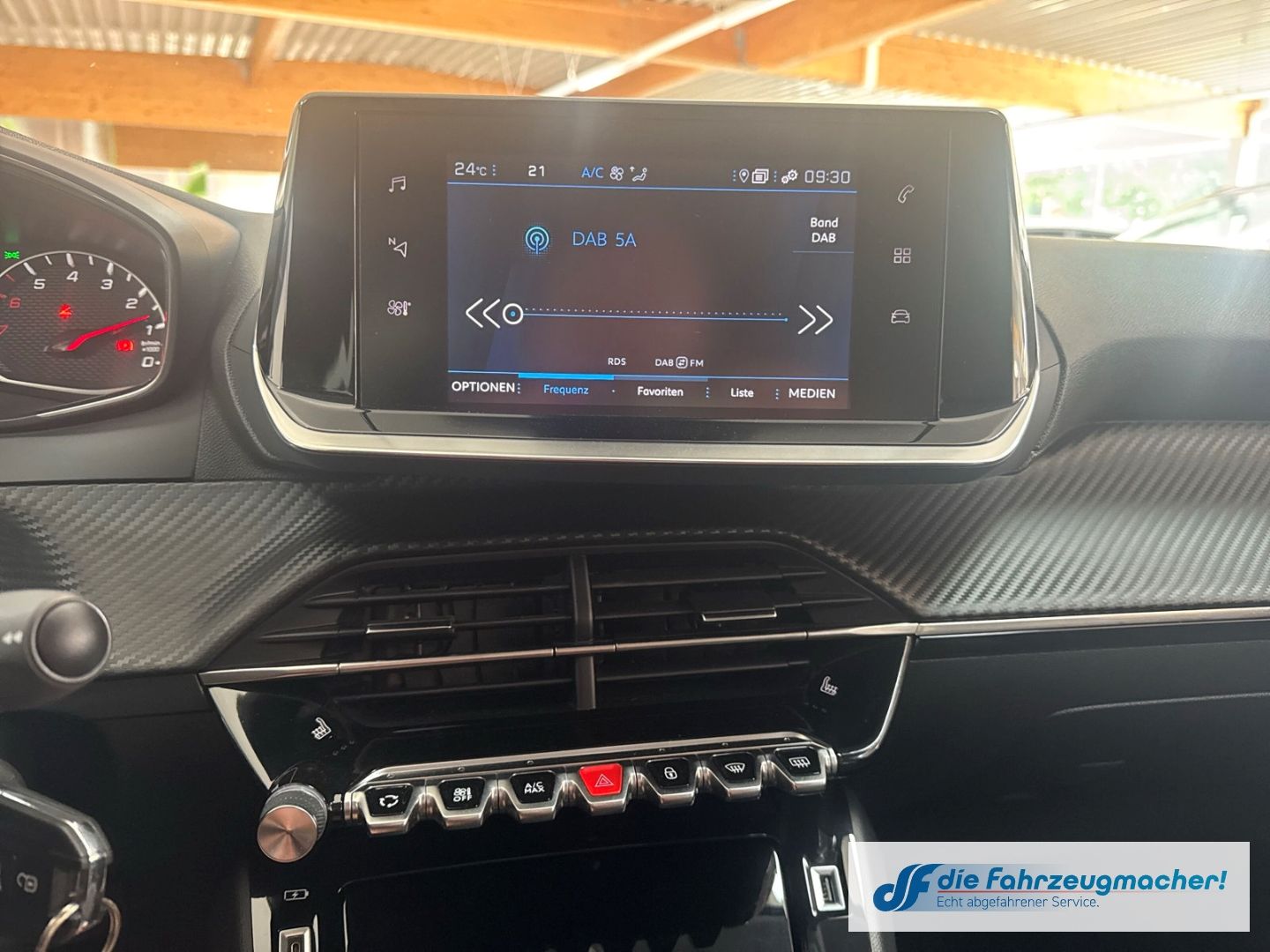 Fahrzeugabbildung Peugeot 208 Allure Navi Digitales Cockpit LED Apple CarP