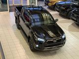 Toyota DOUBLE CAB INVINCIBLE-MILD HYB.-LEDER-46.990 - Toyota Hilux Gebrauchtwagen in München
