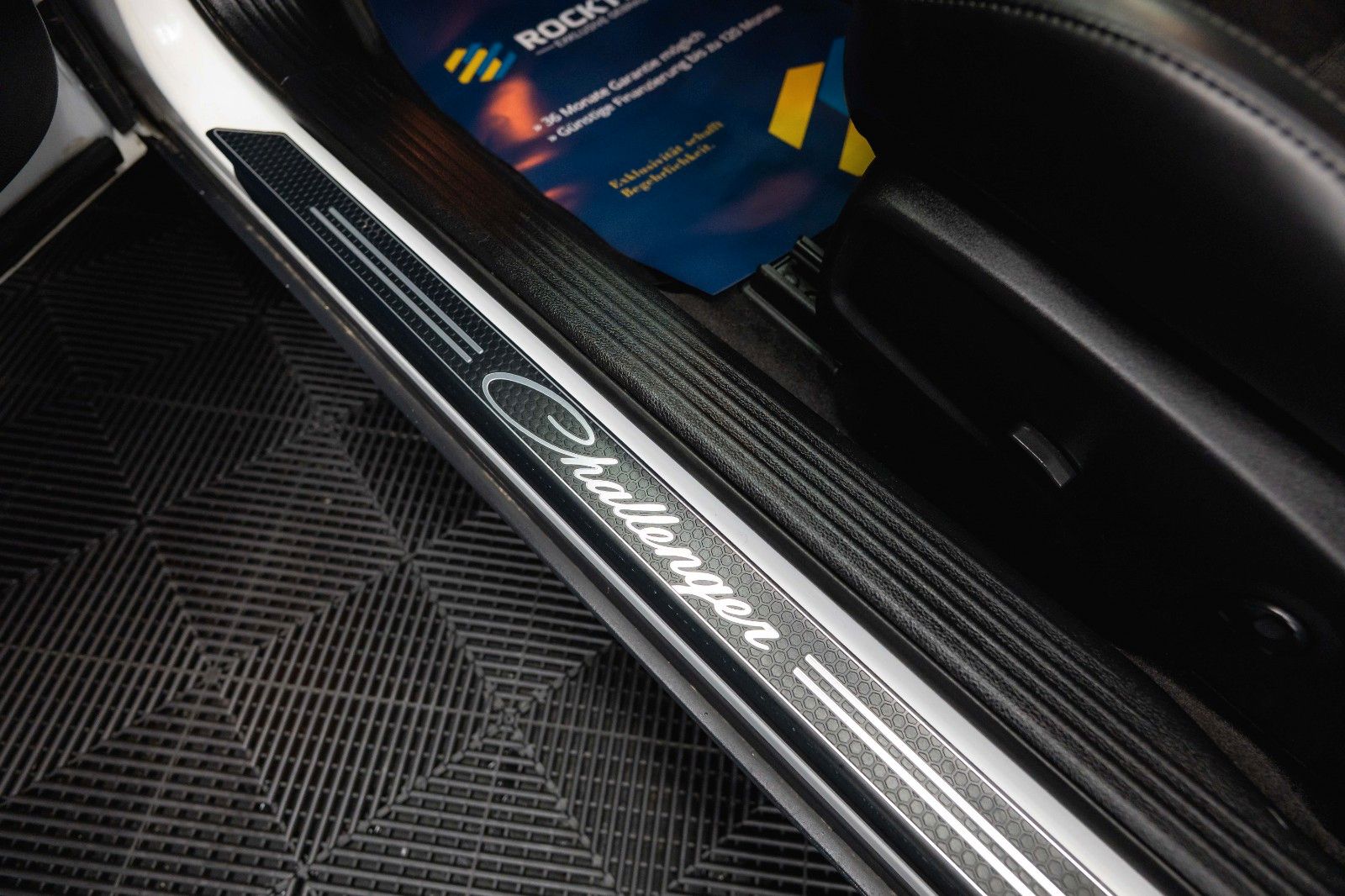 Fahrzeugabbildung Dodge Challenger 6.4 V8 SRT 392 R/T SCAT PACK Perform.