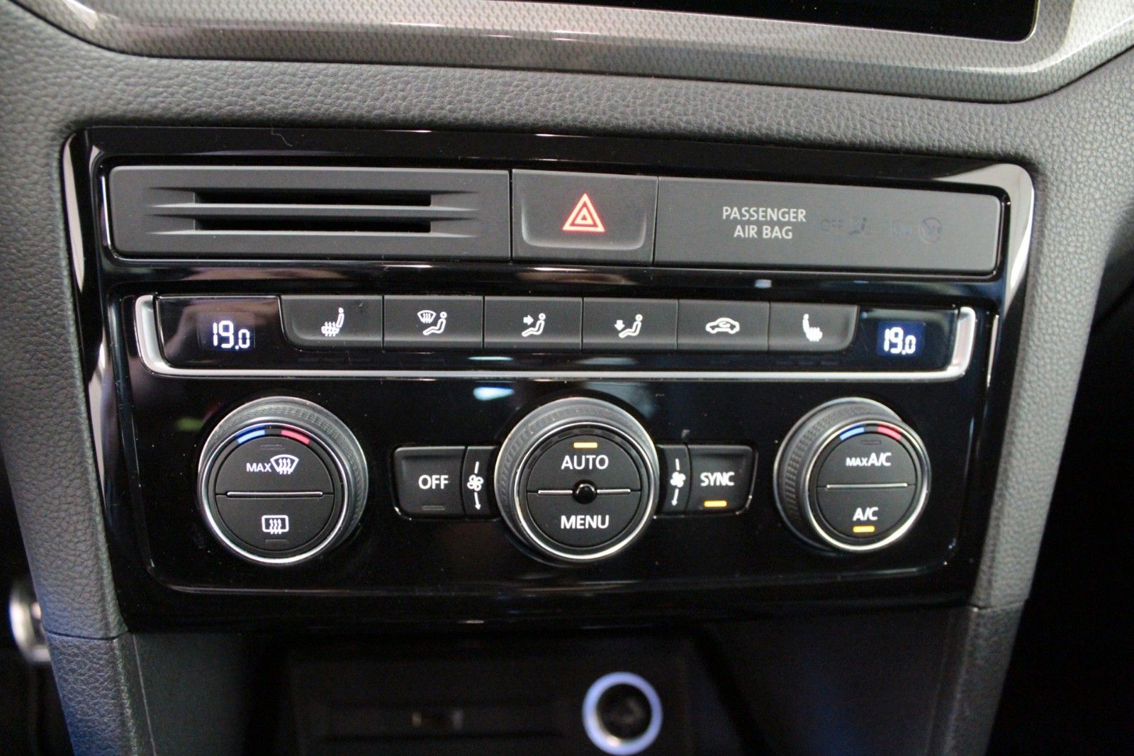 Fahrzeugabbildung Volkswagen Golf Sportsvan 1.0 TSI OPF IQ.DRIVE