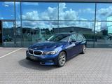 BMW 320d SportLine Autom. LED AHK Navi HUD Pano 17" - BMW 3 Series mit Diesel-Antrieb