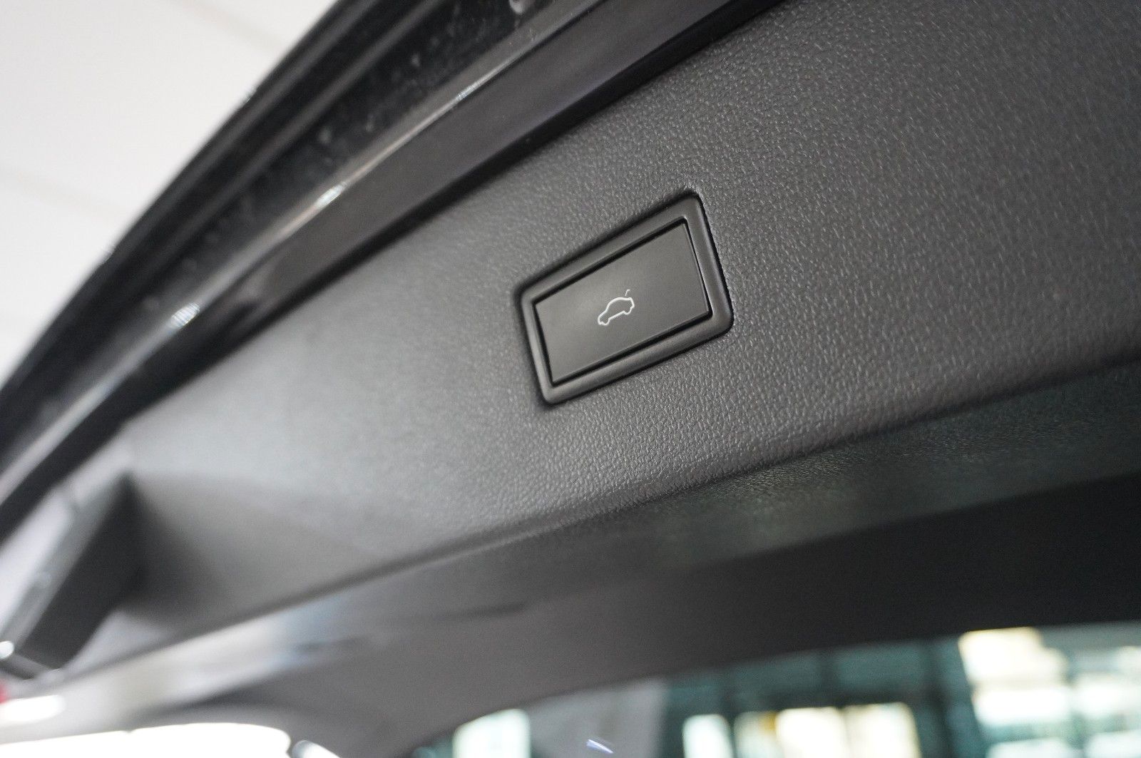 Fahrzeugabbildung Volkswagen Tiguan Allspace 2.0D R-LINE 4M NAVI/SH/SPORT/AHK