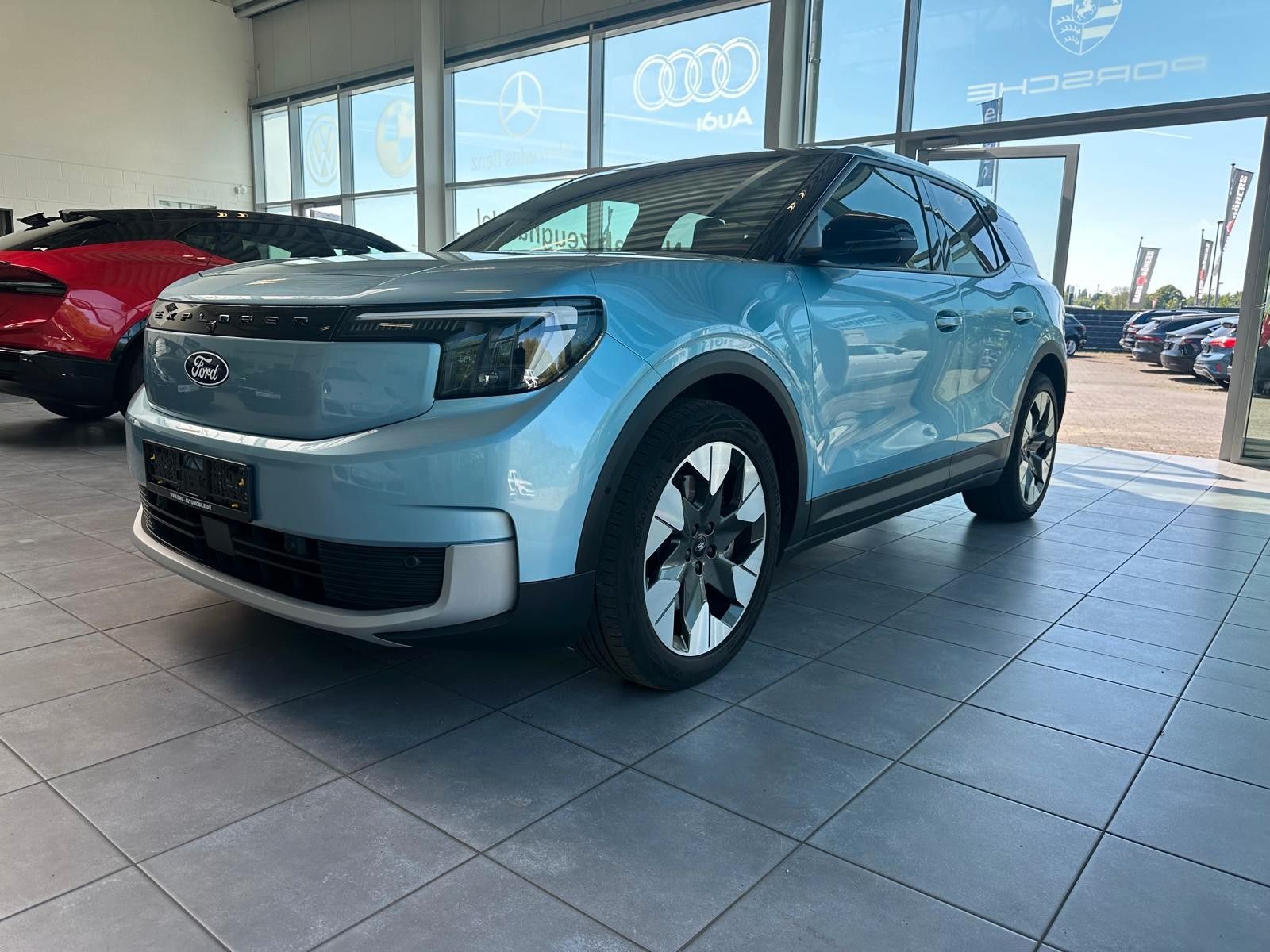 Fahrzeugabbildung Ford Explorer Premium RWD range extender