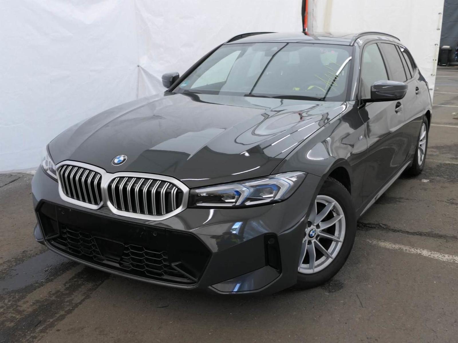 BMW 318i Touring M Sport Pano HeadUp AHK ACC Memory
