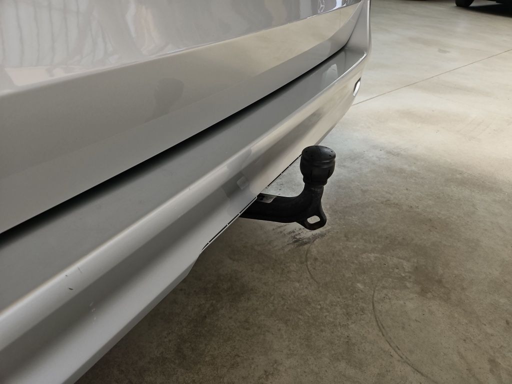 Fahrzeugabbildung Mercedes-Benz Vito 124 Tourer kompakt 4x4 Taxi 8 Sitze AHK STH