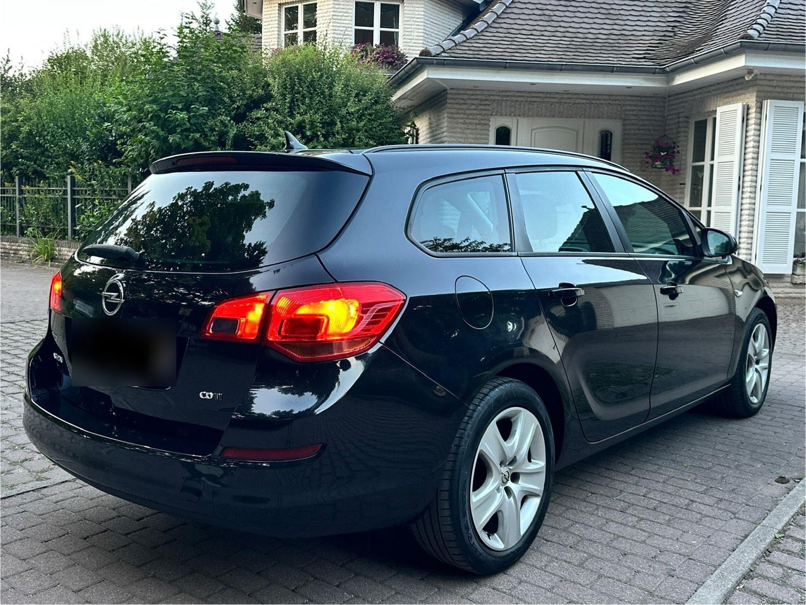 Opel Astra 2011 — engine 125 HP (92kW)