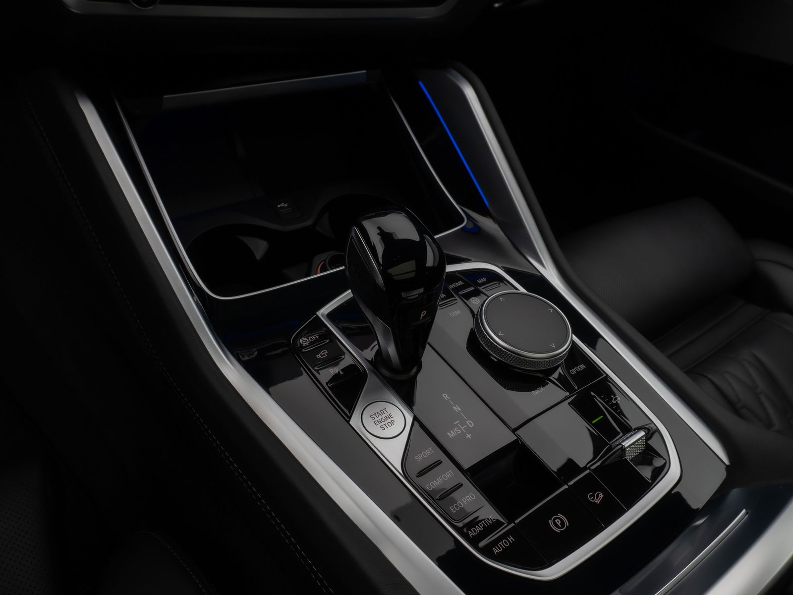 Fahrzeugabbildung BMW X6 xD40d M Sport Panorama 360°Laser HUD DAB H/K