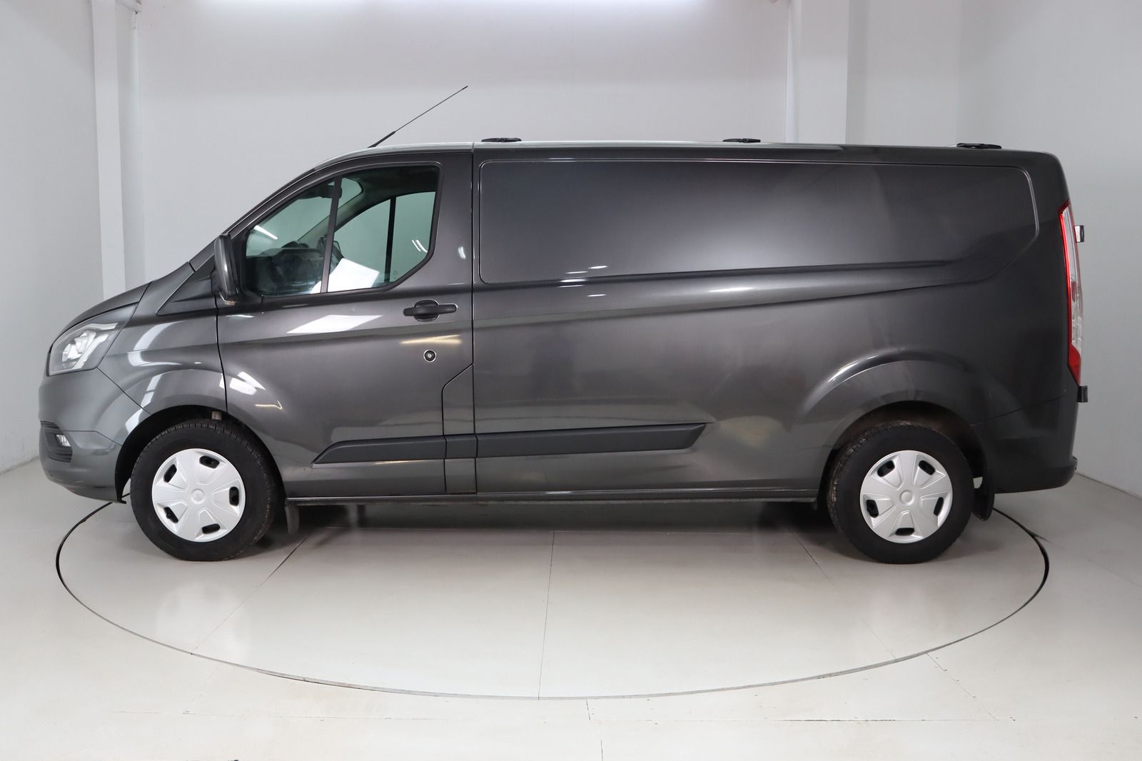 Fahrzeugabbildung Ford Transit Custom Kasten * L2 * Lang * AHK * PDC