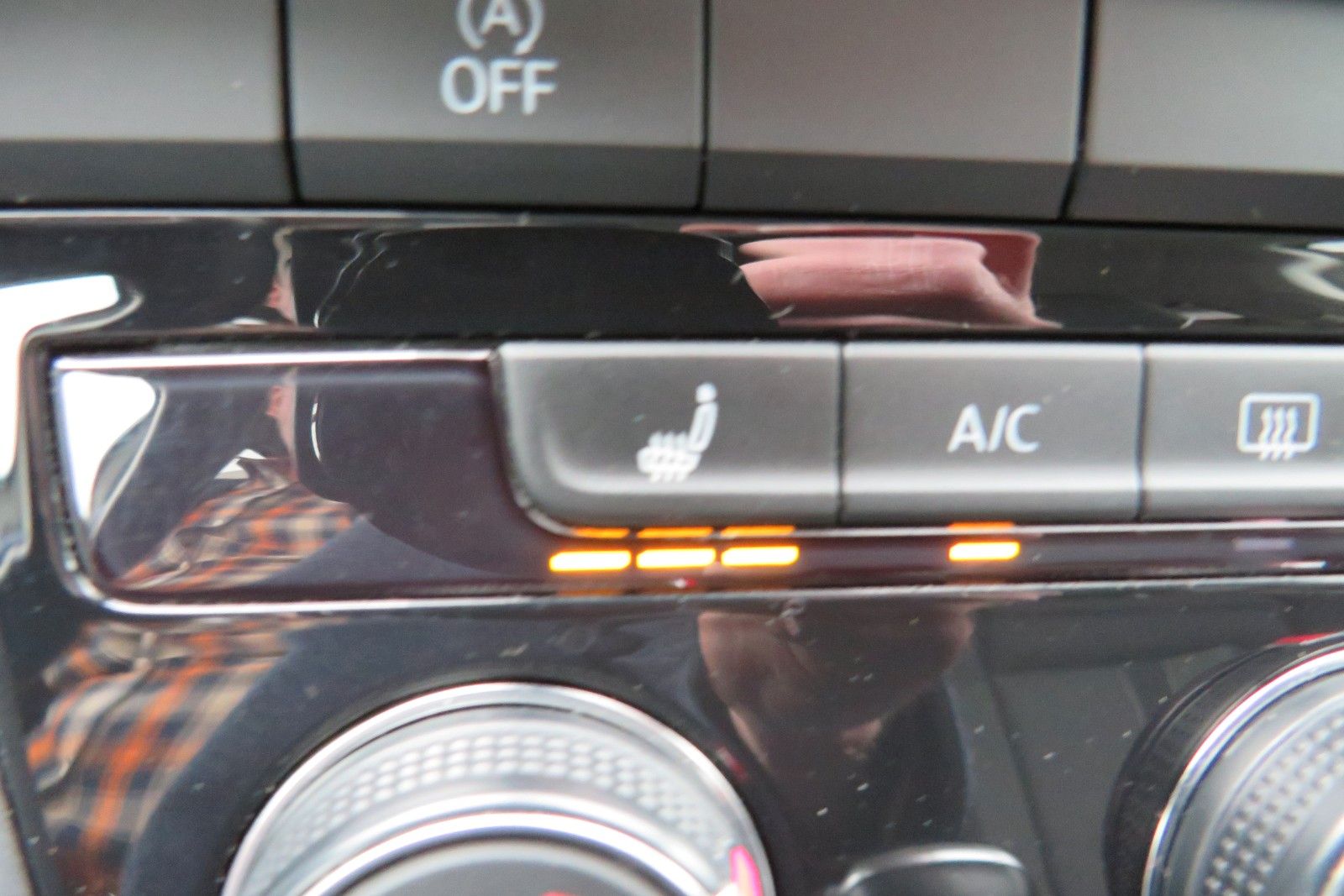 Fahrzeugabbildung Volkswagen T-Roc Life AHK ACC SITZH GJ NAVI APP 1.HD
