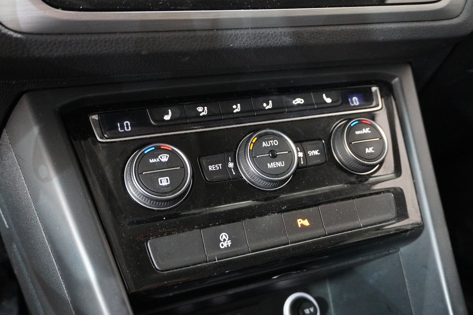 Fahrzeugabbildung Volkswagen Touran 1.5 TSI COMFORTL. DSG 7-SITZE NAVI/SH/DAB