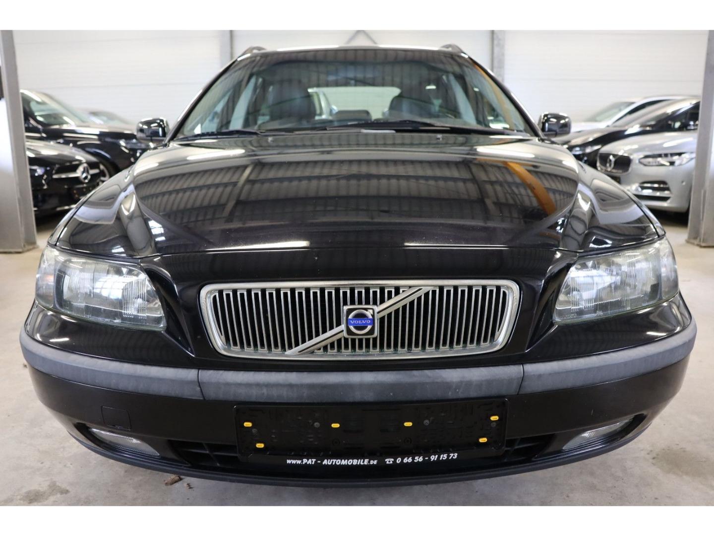 Volvo V70 2005 — вигляд ззаду