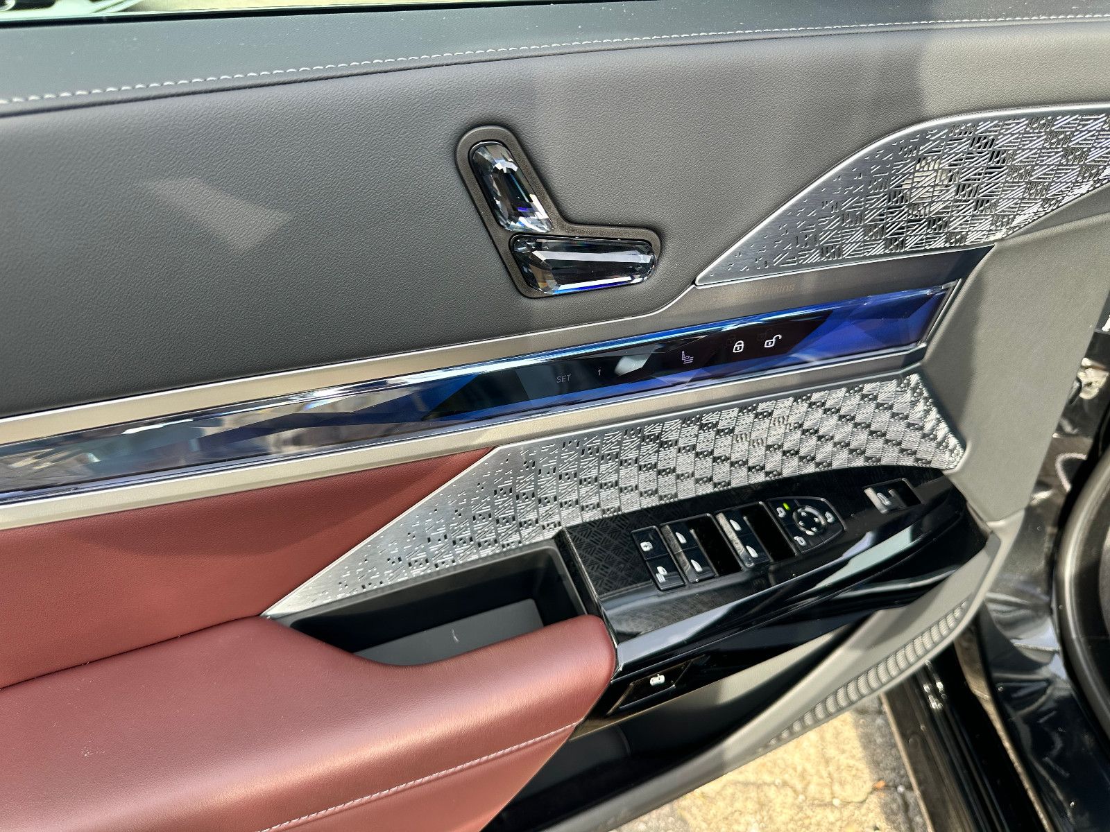 Fahrzeugabbildung BMW 740d LANG xDRIVE M SPORTPAKET*VOLL*