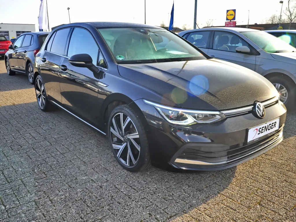 Volkswagen Golf VIII 2.0 TSI Style Nav Kamera AHK APP-Conn.