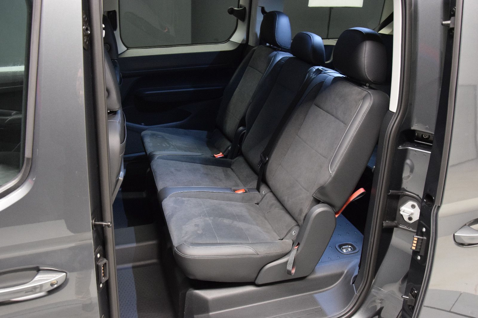 Fahrzeugabbildung Volkswagen Caddy Style Maxi Navi LED ACC 7 Sitze