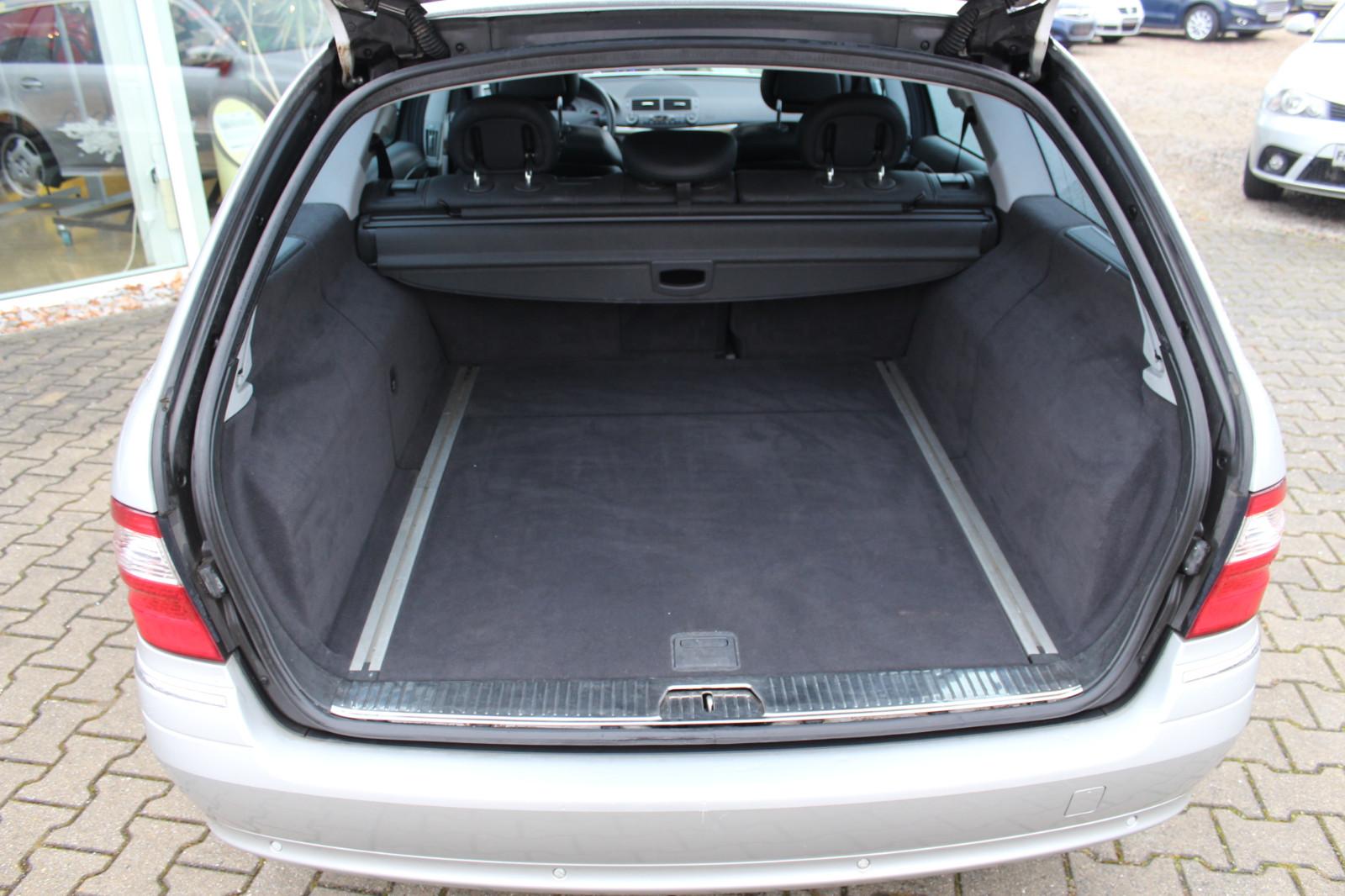 Mercedes-Benz E320 2005 — photo 25