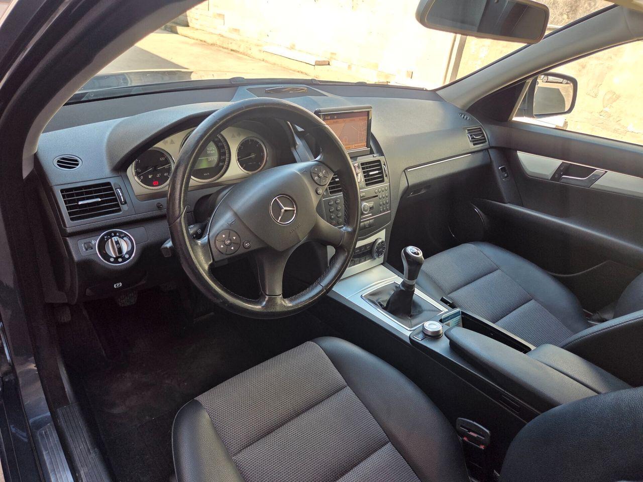 Mercedes-Benz C220 2010 — photo 9