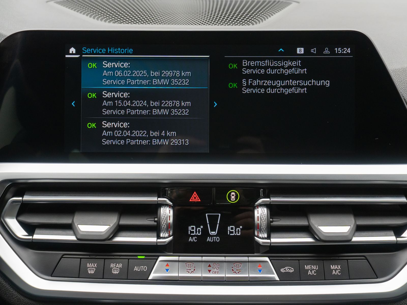 Fahrzeugabbildung BMW 330e Sport Line 360°Alarm HUD DAB HiFi Fernlicht