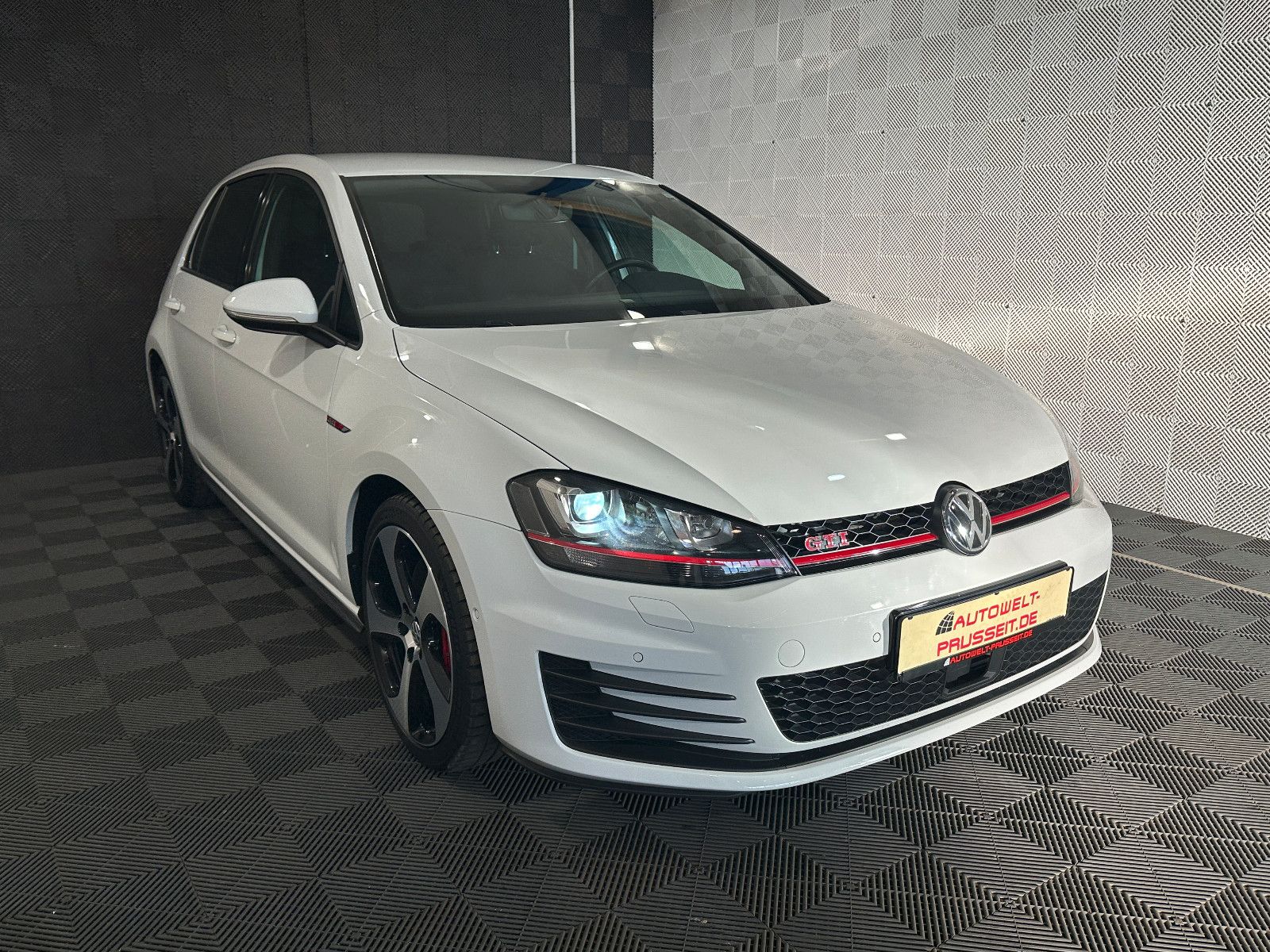 Gebrauchtwagen Volkswagen Golf Golf VII Lim. GTI*PERFORMANCE*BiXENON-ACC-NAVI in Horb am Neckar